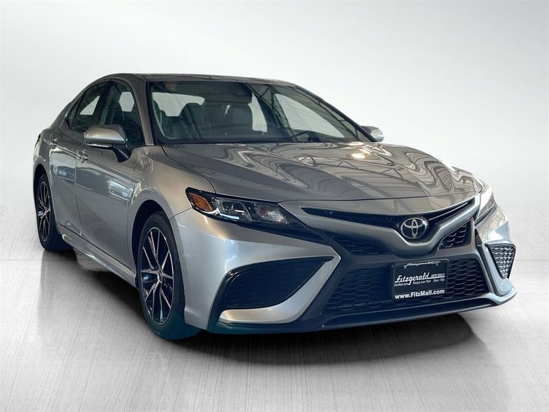 Certified 2023 Toyota Camry SE image 1