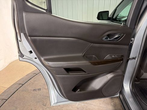 Certified 2023 GMC Acadia AT4 w/ Preferred Package image 17