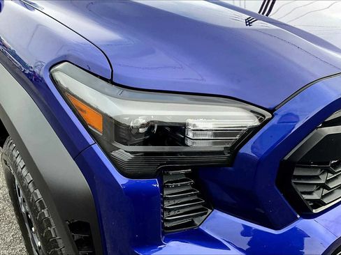 Used 2025 Toyota Tacoma TRD Off-Road image 31