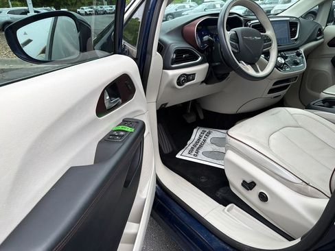 Used 2020 Chrysler Pacifica Limited FWD image 23