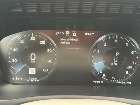 Used 2016 Volvo XC90 T6 Momentum w/ Momentum Plus Package image 30