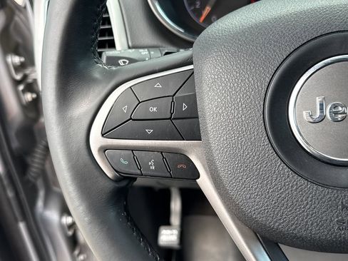 Used 2018 Jeep Grand Cherokee Laredo image 11