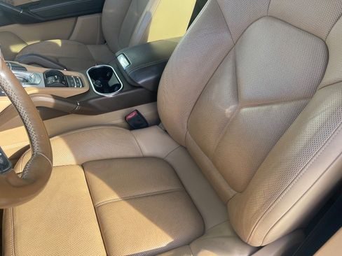 Used 2018 Porsche Cayenne Platinum Edition image 33