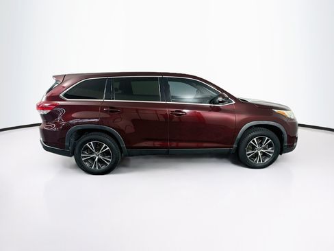 Used 2019 Toyota Highlander LE FWD image 10