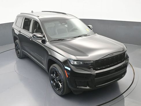 Used 2024 Jeep Grand Cherokee L Altitude image 57