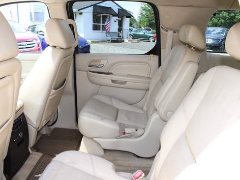 Used 2007 Cadillac Escalade ESV AWD w/ Information Package image 21
