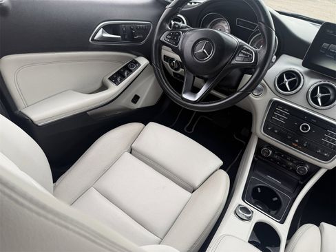 Used 2017 Mercedes-Benz GLA 250 4MATIC w/ Premium Package image 15