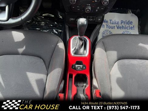 Used 2021 Jeep Renegade Trailhawk AWD/4WD image 26
