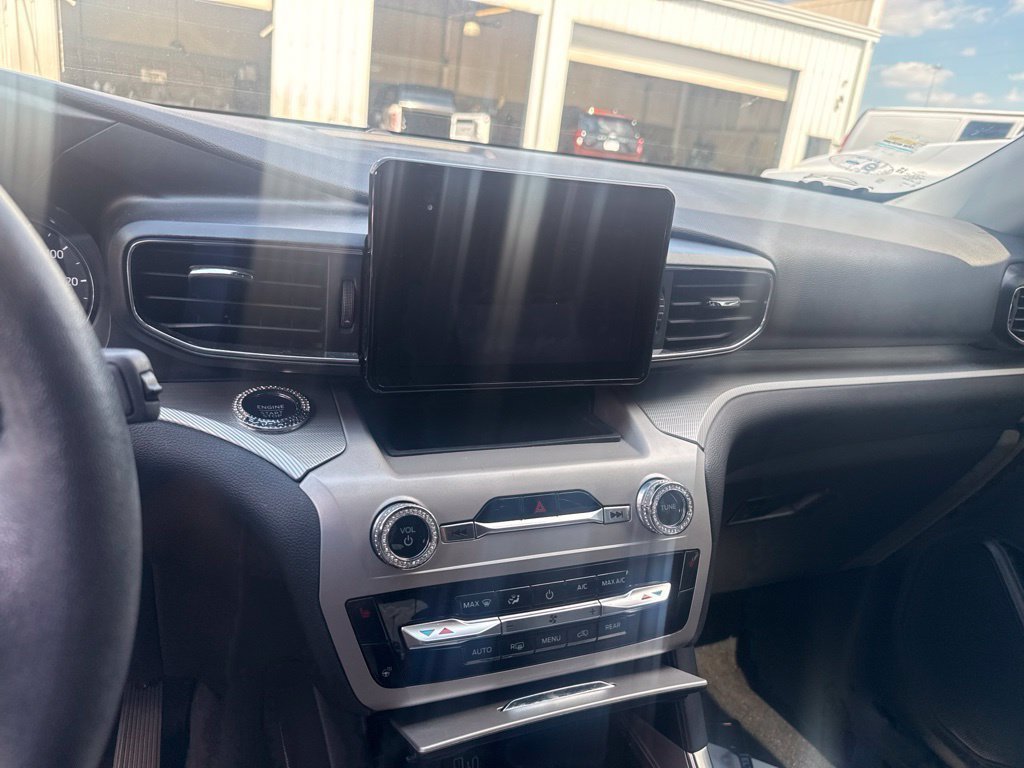 Used 2023 Ford Explorer XLT w/ Equipment Group 202A RWD image 10