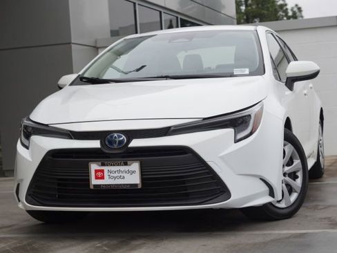Used 2024 Toyota Corolla LE FWD image 3