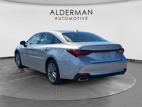 Used 2019 Toyota Avalon XLE w/ Moonroof Package FWD image 3