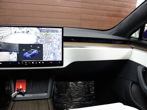 Used 2022 Tesla Model S AWD image 30