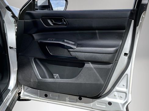 Used 2024 Nissan Pathfinder SV image 28