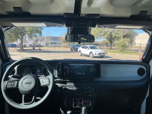 Used 2025 Jeep Wrangler Sport S image 33