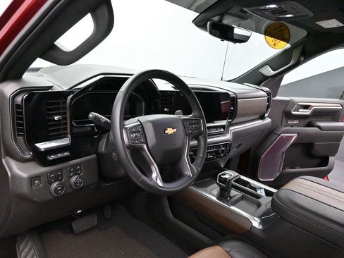 Used 2023 Chevrolet Silverado 1500 High Country w/ Technology Package AWD/4WD image 16