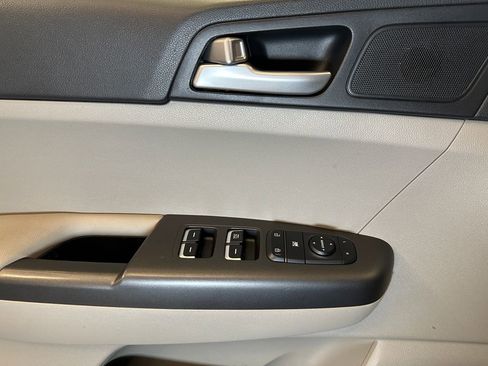 Used 2022 Kia Sportage LX image 19