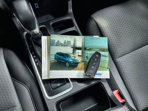 Used 2019 Ford Escape SE FWD image 10