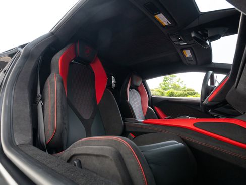 Used 2024 Lamborghini Revuelto AWD/4WD image 7
