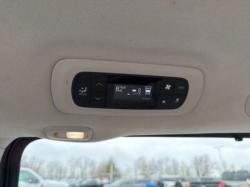 Used 2017 Chrysler Pacifica Limited image 20