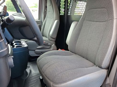 Used 2023 GMC Savana 2500 w/ Driver Convenience Package image 12