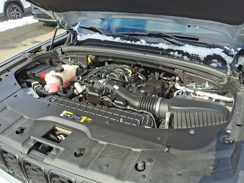 New 2025 Jeep Grand Cherokee L Altitude image 28