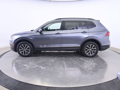 Used 2018 Volkswagen Tiguan SE AWD/4WD image 2