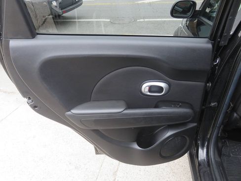 Used 2015 Kia Soul FWD image 24
