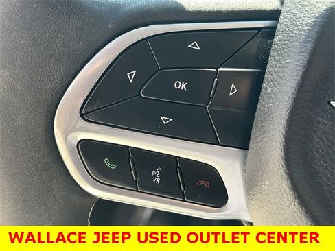 Certified 2023 Chrysler Pacifica Touring-L image 24