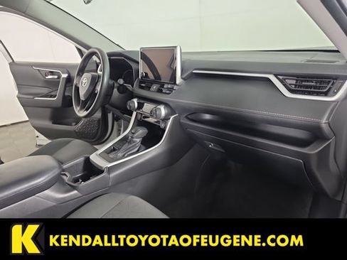 Used 2024 Toyota RAV4 XLE AWD/4WD image 28
