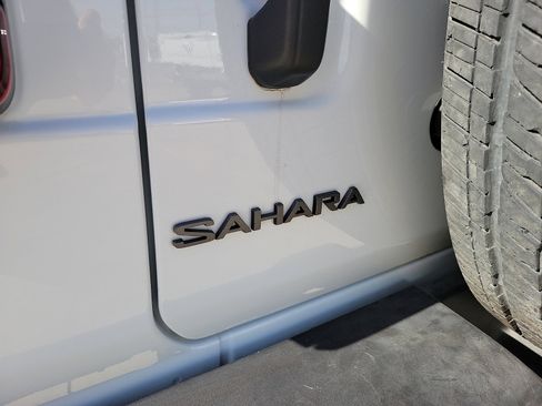 Used 2025 Jeep Wrangler Unlimited Sahara image 10
