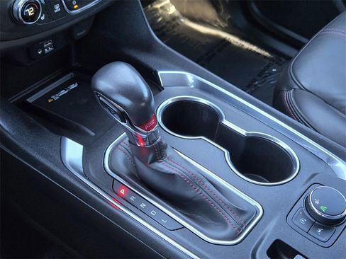 Used 2022 Chevrolet Traverse RS image 9