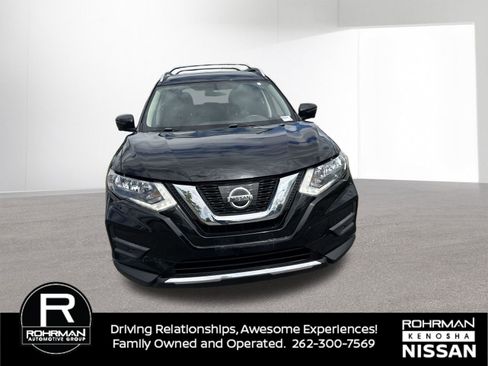 Used 2017 Nissan Rogue SV w/ SV Premium Package AWD/4WD image 8