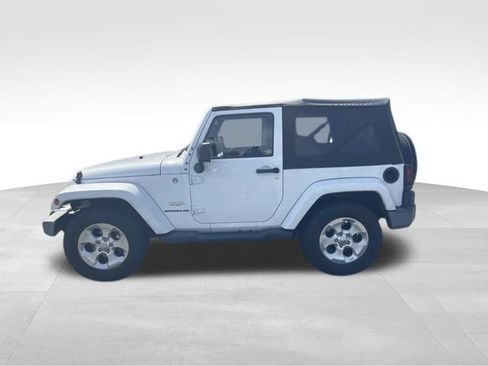 Used 2015 Jeep Wrangler Sahara w/ Connectivity Group AWD/4WD image 9