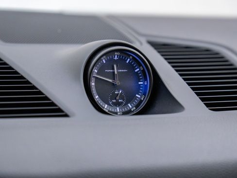 Certified 2023 Porsche Cayenne Platinum Edition image 21