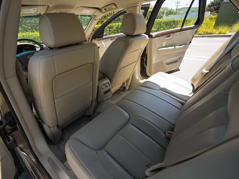 Used 2006 Cadillac DTS w/ Sun And Sound Package FWD image 22