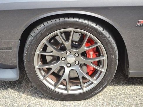 Used 2015 Dodge Challenger SRT image 13