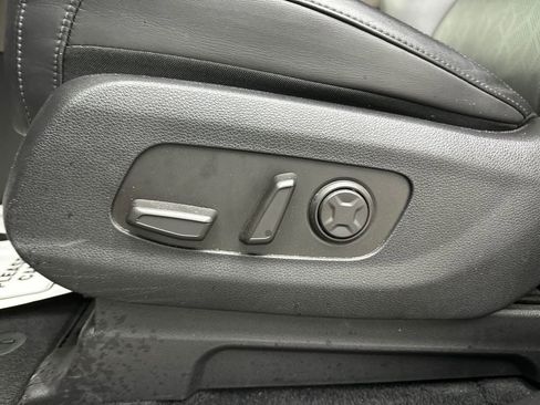 Used 2025 Kia Carnival FWD image 10
