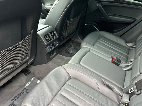 Used 2020 Audi Q5 Premium w/ Convenience Package image 11