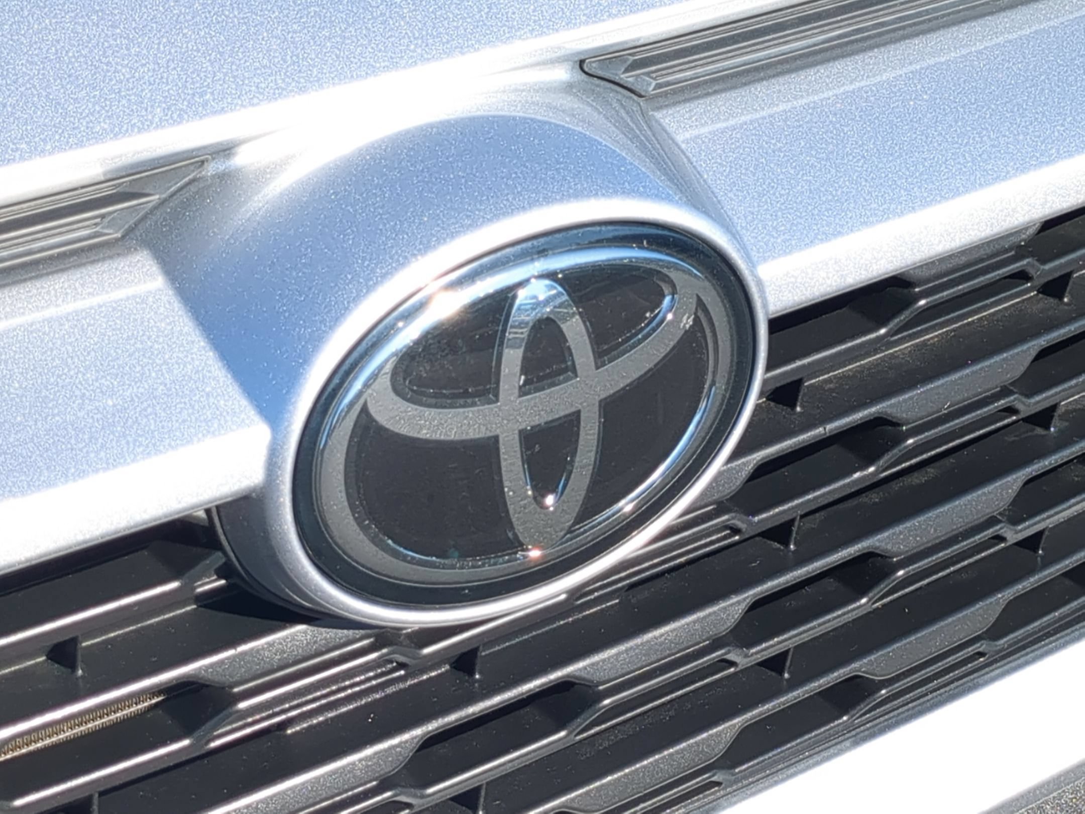 Used 2021 Toyota RAV4 LE AWD/4WD image 28