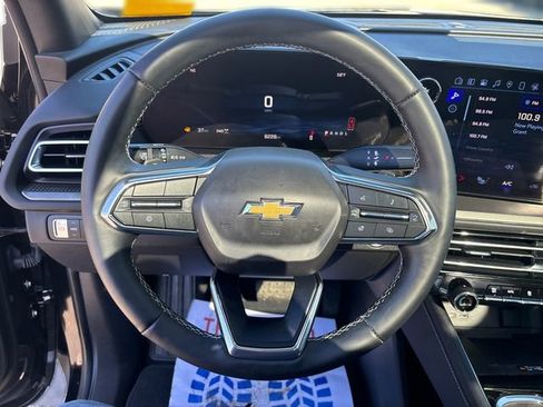 Used 2025 Chevrolet Traverse LT w/ Sun and Wheel Package AWD/4WD image 19