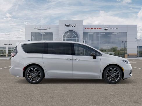 New 2026 Chrysler Pacifica Select image 24
