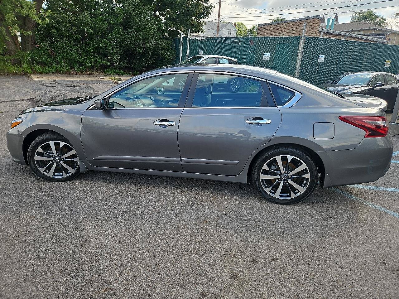 Used 2017 Nissan Altima 2.5 SR FWD image 6