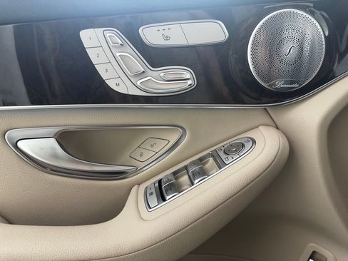 Used 2019 Mercedes-Benz GLC 300 4MATIC image 12