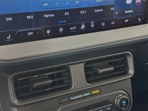 New 2025 Ford Maverick Lariat w/ Black Appearance Package image 18