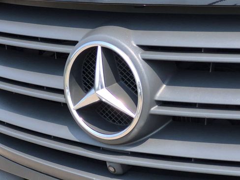 Used 2022 Mercedes-Benz Sprinter 3500 image 12