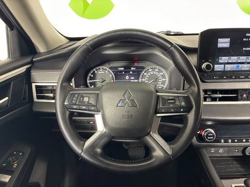 Used 2022 Mitsubishi Outlander SE image 14