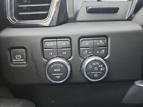 Used 2022 GMC Sierra 1500 AT4 w/ AT4 Premium Package image 18