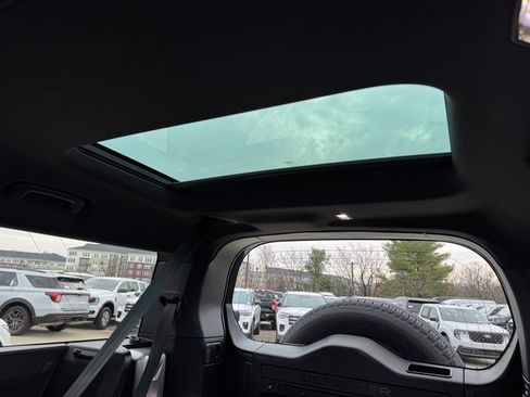 Used 2023 Land Rover Defender 130 S image 30