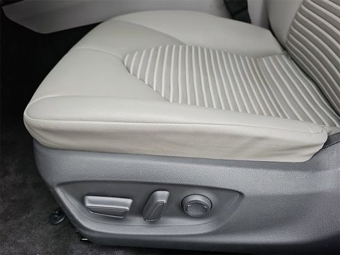 Used 2021 Toyota Camry SE image 26