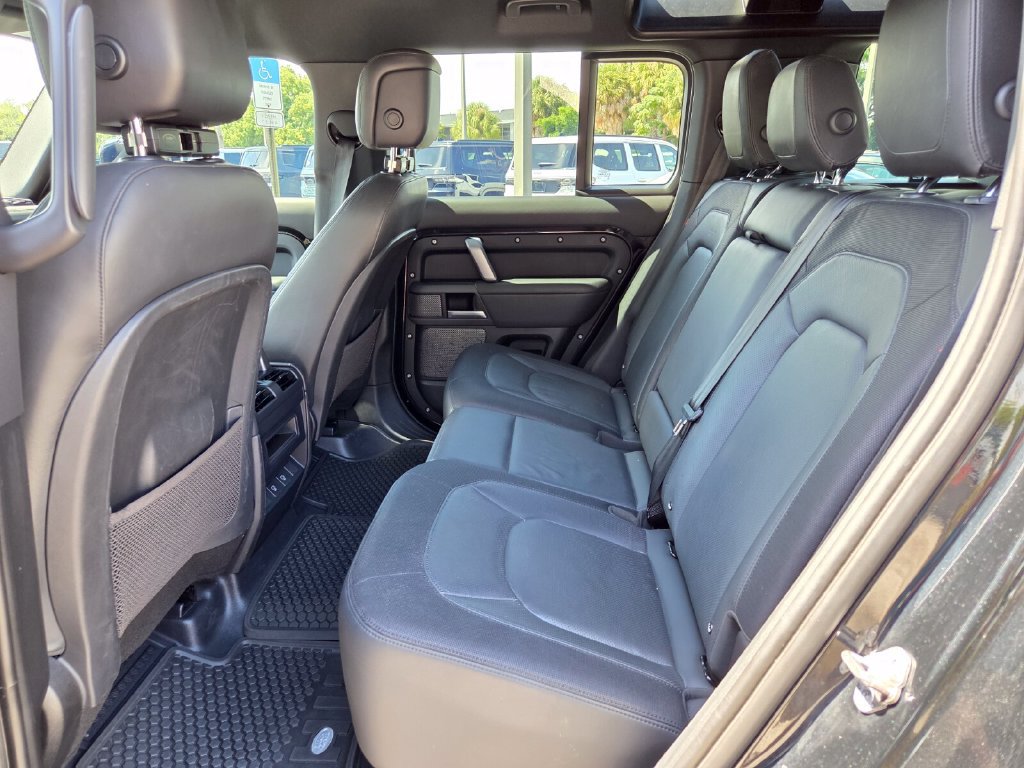 Used 2023 Land Rover Defender 110 X-Dynamic SE AWD/4WD image 13